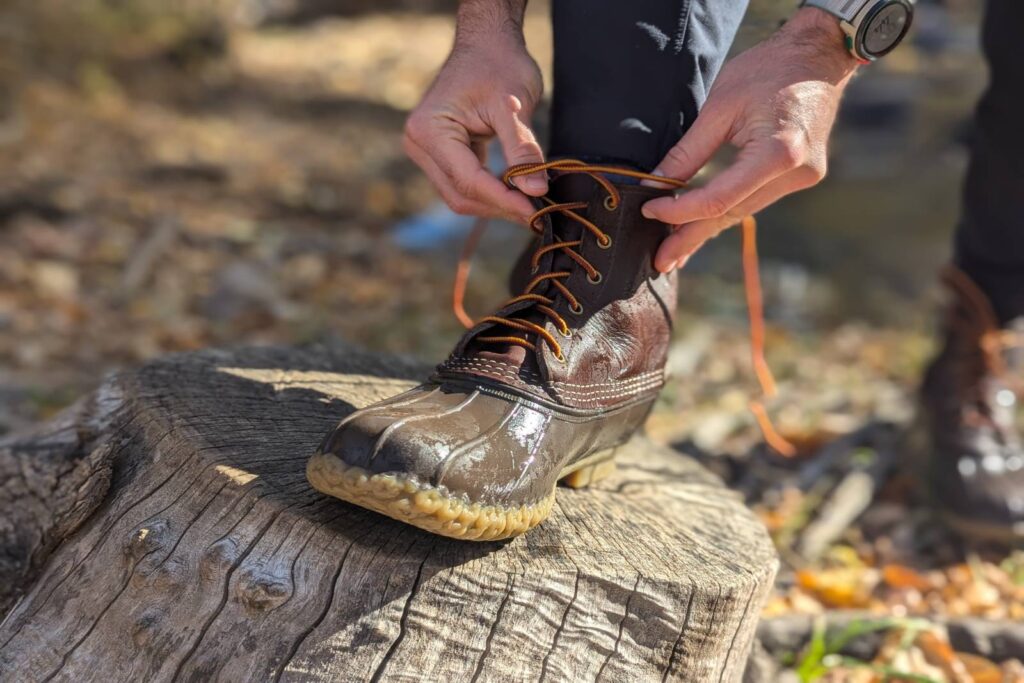 Tying the LL Bean 8" Bean Boot on a stump