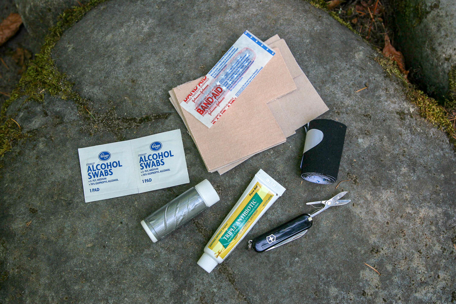 The-Victorinox-Swiss-Army-Classic-SD-keychain-multitool-with-first-aid-supplies